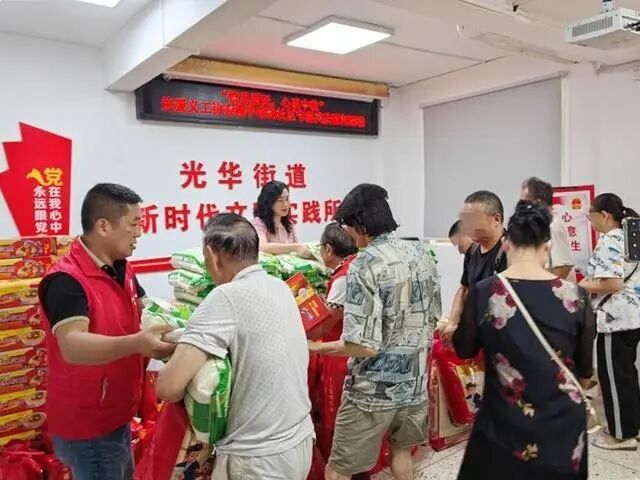 善舉暖心！汕頭龍湖關(guān)愛義工節(jié)前慰問步履忙