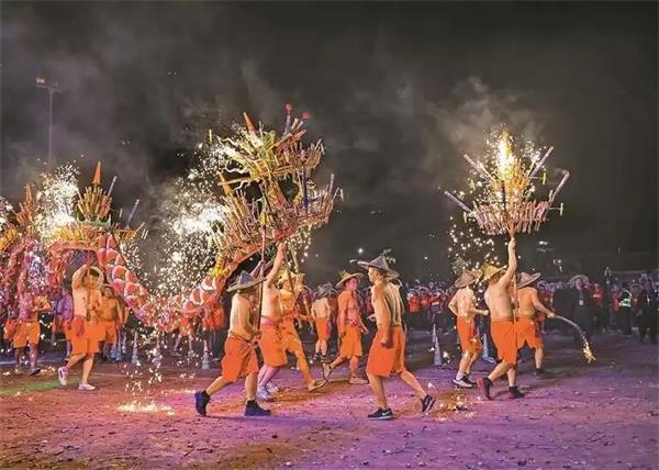 國(guó)家級(jí)非遺項(xiàng)目揭陽(yáng)喬林煙花火龍賀新春